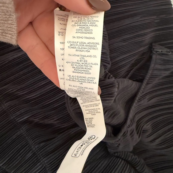 ALO Cropped Micro Plisse Jacket - Black, Size L - Picture 15 of 15